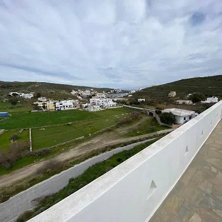 Nyaraló Hills